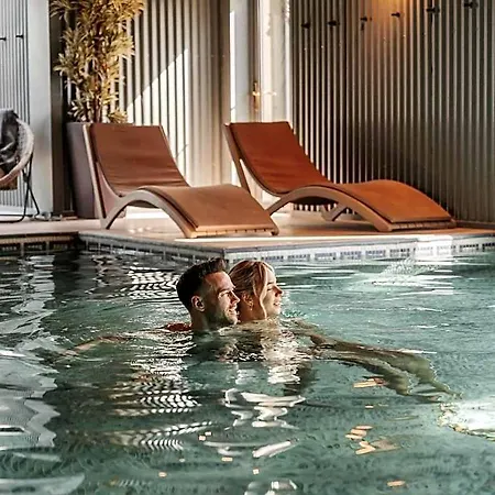 Powerscourt Springs Health Farm Hotel *